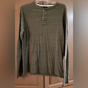 NEW Without Tags Aeropostale Men’s Medium Olive Long Sleeved Henley Tee